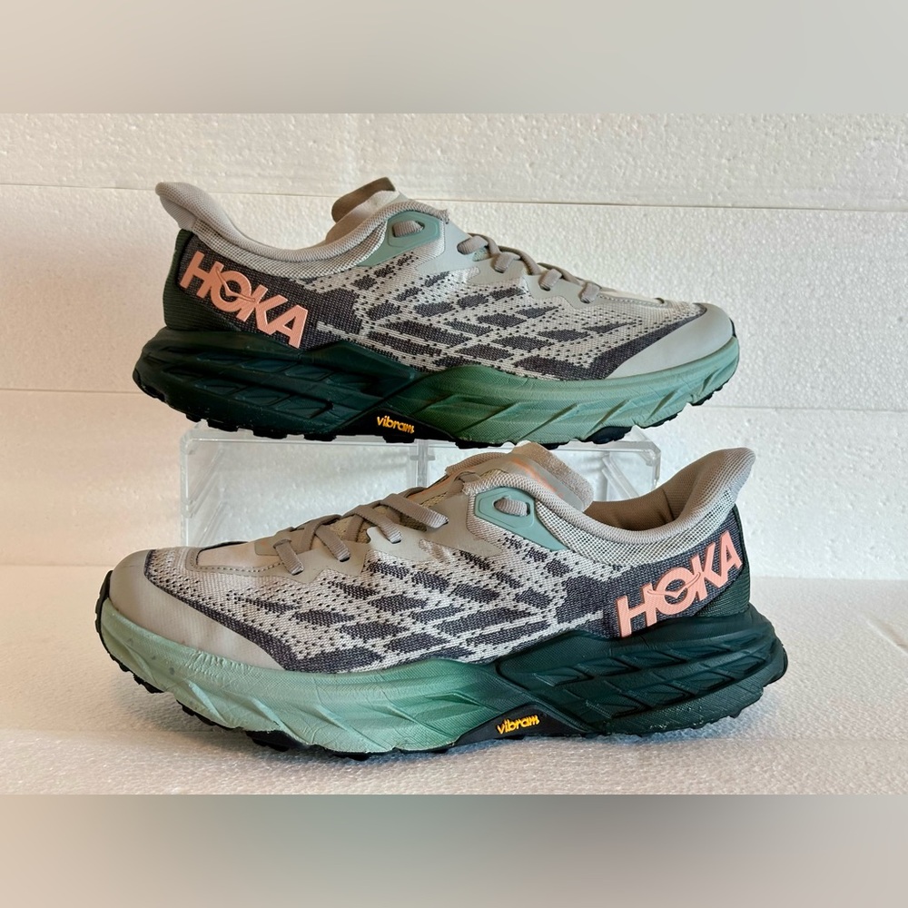 Hoka One One Speedgoat 5 1123158 Gray Running Shoes
Sneakers Women's Size 10B